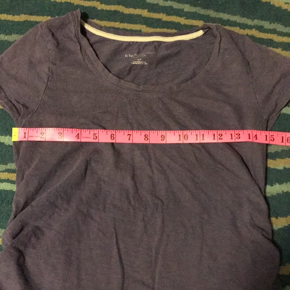 (3/$25) GUC Liz Lange maternity scoop neck t-shirt - Picture 2 of 5